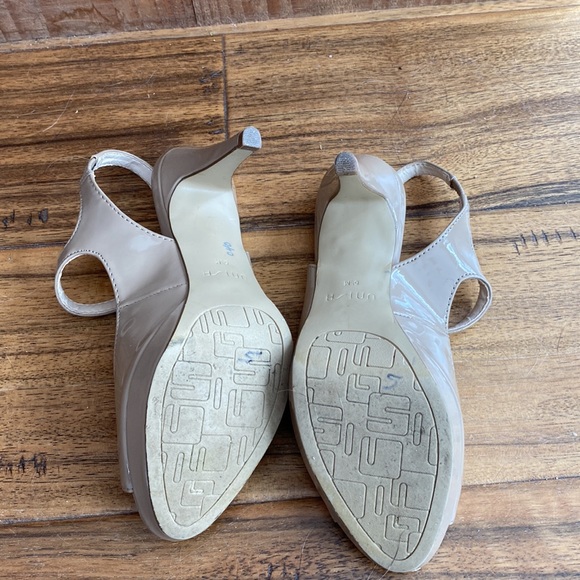 Tan coloured ladies Unisa high heeled shoes in beautiful shape. - Picture 6 of 7